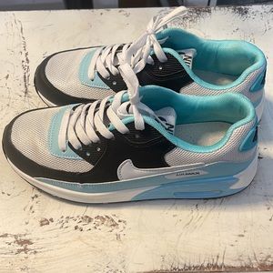 Nike Air Max women’s size 7